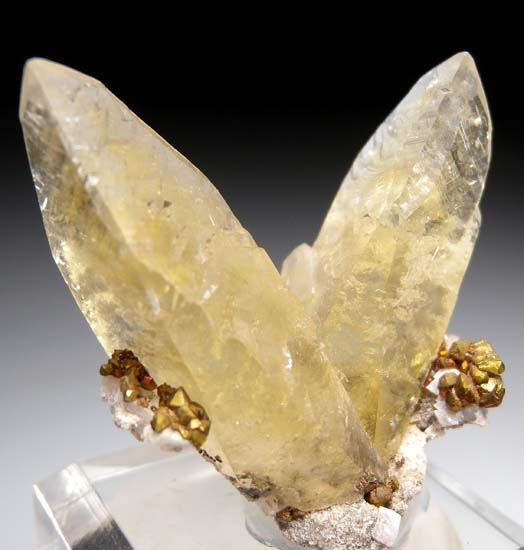 Calcite iwth Chalcopyrite from Sweetwater Mine, Missouri, USA [db_pics/pics/t760b.jpg]