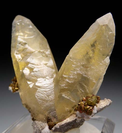 Calcite iwth Chalcopyrite from Sweetwater Mine, Missouri, USA [db_pics/pics/t760c.jpg]