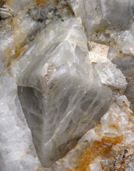 Scheelite from California, USA [db_pics/pics/t818c.jpg]