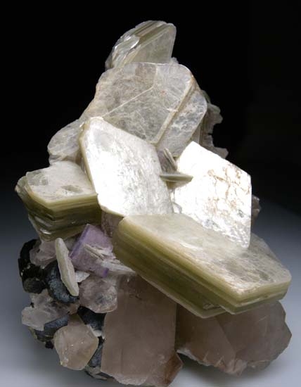 Apatite, Muscovite, Schorl from Kunar, Afghanistan [db_pics/pics/t903a.jpg]