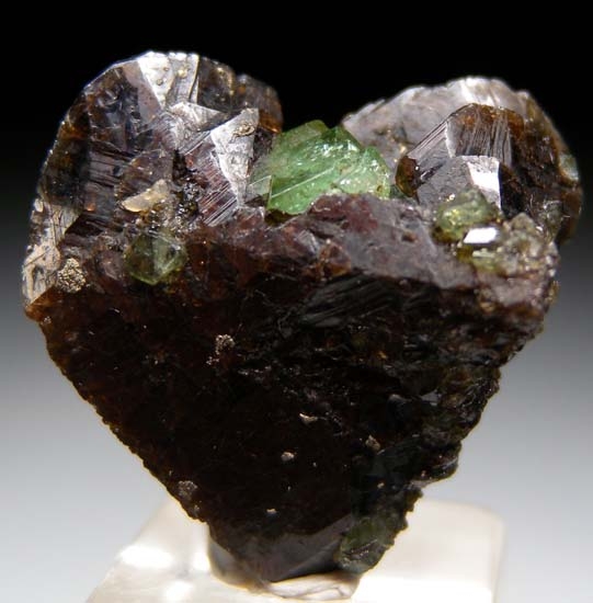 Sphene with Tsavorite, Pyrite from Merelani Hills, Arusha, Tanzania [db_pics/pics/t940a.jpg]