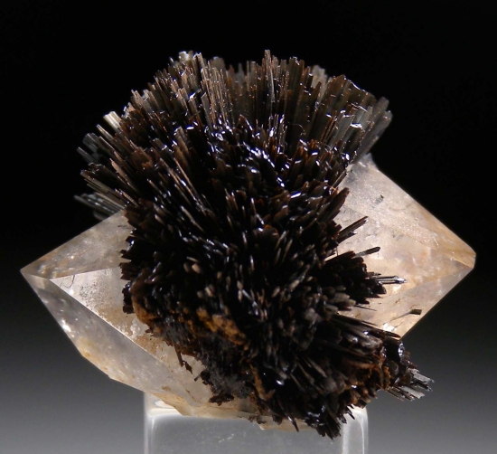 Goethite on Quartz from Tichka Massif, High Atlas Mtns., Morocco [db_pics/pics/tr104a.jpg]