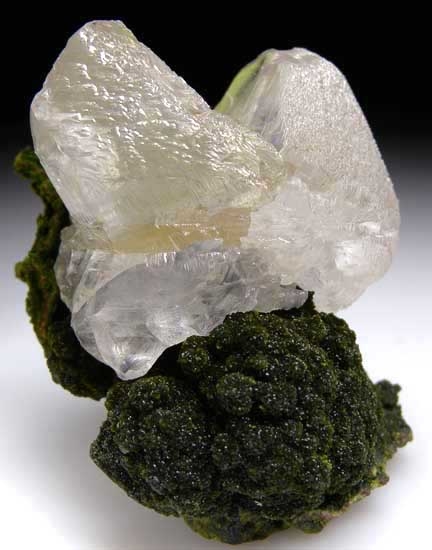 Cerussite on Mottramite from Tsumeb, Namibia [db_pics/pics/ts100b.jpg]
