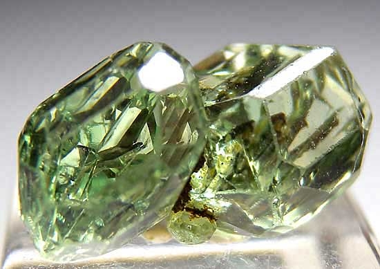 Tsavorite from Merelani Hills, Lelatema Mtns., Arusha Region, Tanzania [db_pics/pics/tsv32a.jpg]