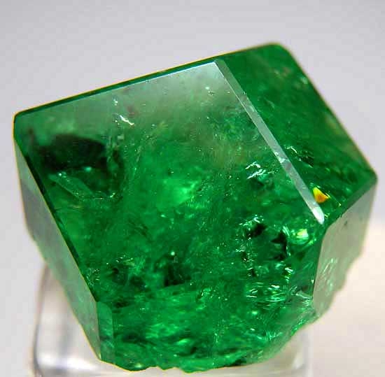 Tsavorite from Merelani Hills, Lelatema Mtns., Arusha Region, Tanzania [db_pics/pics/tsv37a.jpg]