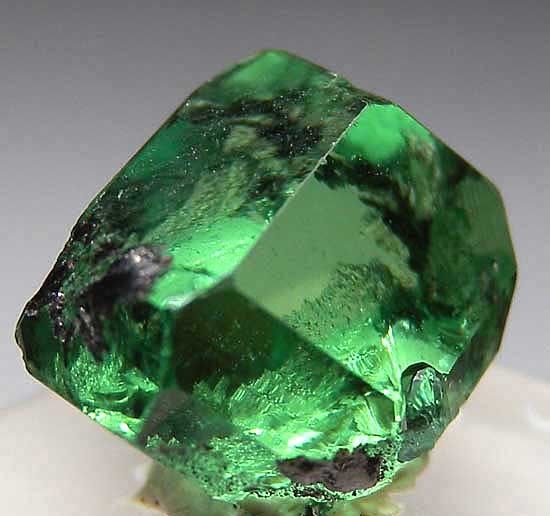 Tsavorite from Merelani Hills, Lelatema Mtns., Arusha Region, Tanzania [db_pics/pics/tsv38b.jpg]