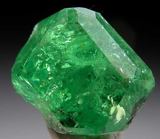 Tsavorite from Merelani Hills, Lelatema Mtns., Arusha Region, Tanzania [db_pics/pics/tsv6a.jpg]
