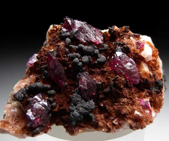 Rosalite from Bou Azzer, Morocco [db_pics/pics/tu165a.jpg]