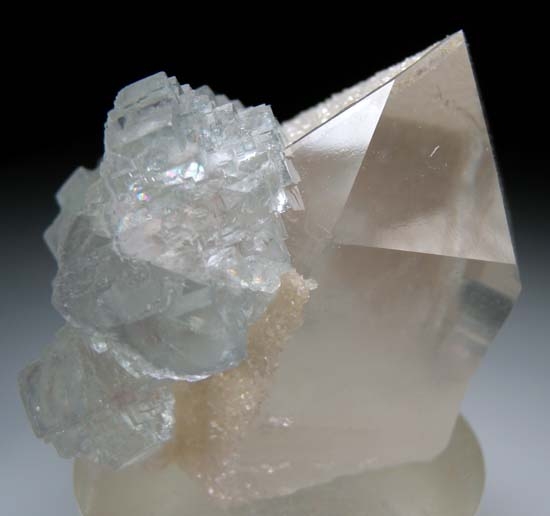 Fluorite with Quartz from Yaogangxian Mine, Hunan, China [db_pics/pics/tu241a.jpg]