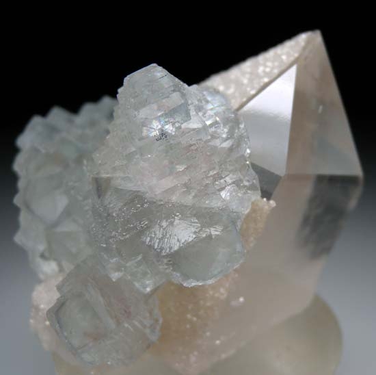 Fluorite with Quartz from Yaogangxian Mine, Hunan, China [db_pics/pics/tu241c.jpg]
