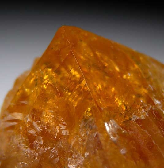 Scheelite from Mt. Xuebaoding, Pingwu Co., Sichuan, China [db_pics/pics/tu37c.jpg]