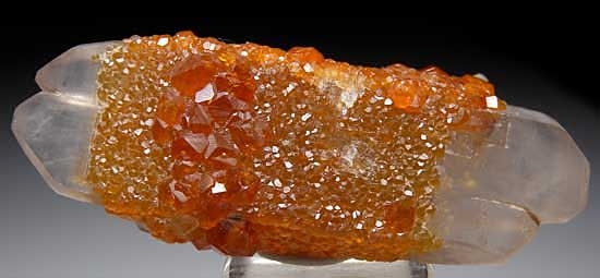 Spessartine on Quartz from Tongbei, Fujian Province, China [db_pics/pics/tu68a.jpg]