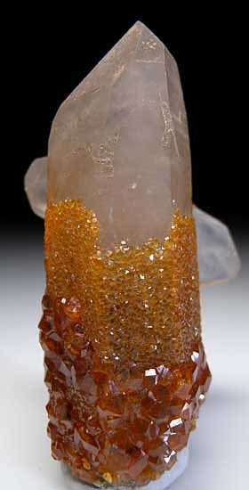 Spessartine on Quartz from Tongbei, Fujian Province, China [db_pics/pics/tu69b.jpg]