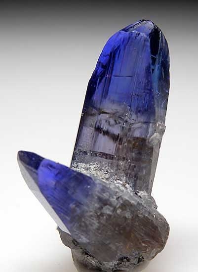 Tanzanite from Merelani Hills, Lelatema Mountains, Arusha Region, Tanzania [db_pics/pics/tz109b.jpg]