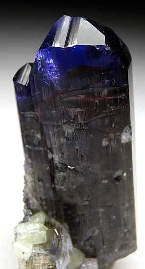 Tanzanite from Merelani Hills, Arusha, Tanzania [db_pics/pics/tz130c.jpg]