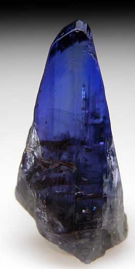 Tanzanite from Merelani Hills, Arusha, Tanzania [db_pics/pics/tz139a.jpg]
