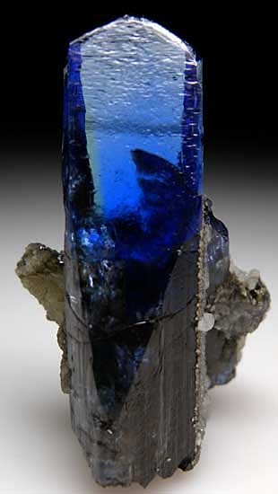 Tanzanite with Prehnite from Merelani Hills, Arusha, Tanzania [db_pics/pics/tz140b.jpg]