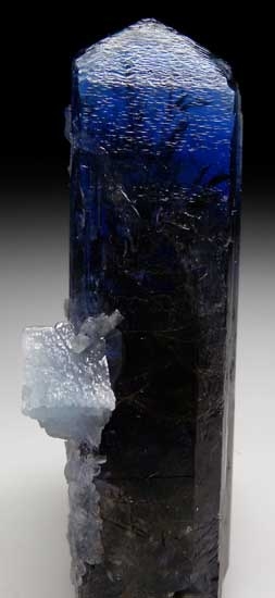 Prehnite on Tanzanite from Merelani Hills, Arusha, Tanzania [db_pics/pics/tz214c.jpg]