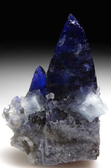 Prehnite on Tanzanite from Merelani Hills, Arusha, Tanzania [db_pics/pics/tz214e.jpg]