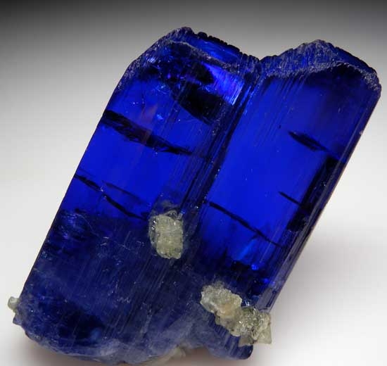 Prehnite on Tanzanite from Merelani Hills, Arusha, Tanzania [db_pics/pics/tz216a.jpg]