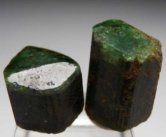 Dravite (2 crystals) from Namalulu, Tanzania [db_pics/pics/tz226a.jpg]