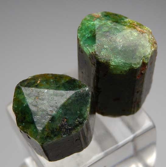 Dravite (2 crystals) from Namalulu, Tanzania [db_pics/pics/tz226b.jpg]