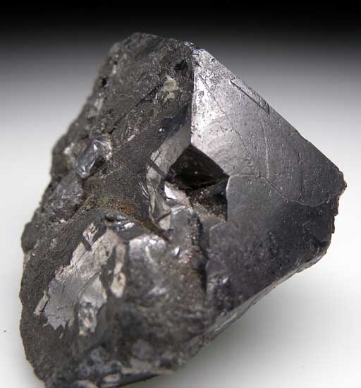 Alabandite with Tanzanite from Merelani Hills, Arusha, Tanzania [db_pics/pics/tz325d.jpg]