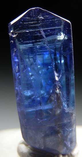 Tanzanite from Merelani Hills, Arusha, Tanzania [db_pics/pics/tz354b.jpg]