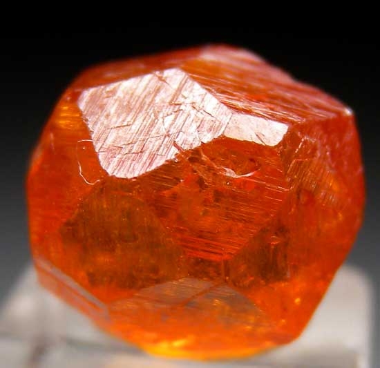 Spessartine from Nani, Loliondo, Tanzania [db_pics/pics/tz460b.jpg]