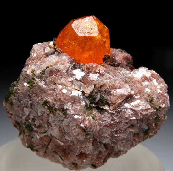 Spessartine from Nani, Loliondo, Tanzania [db_pics/pics/tz520a.jpg]