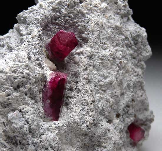Red Beryl from Wah Wah Mountains, Beaver Co., Utah [db_pics/pics/us111b.jpg]