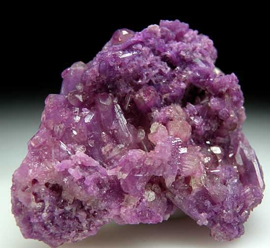 Mangano Vesuvianite from Jeffrey Mine, Asbestos, Quebec, Canada [db_pics/pics/us116a.jpg]