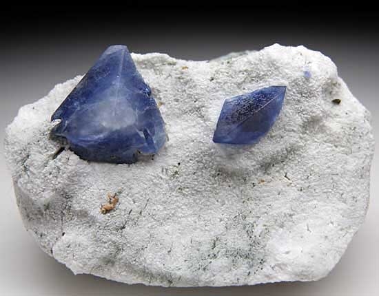 Benitoite from Benitoite Gem Mine, San Benito Co., California [db_pics/pics/us151a.jpg]