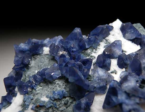 Benitoite from Benitoite Gem Mine, San Benito Co., California [db_pics/pics/us152d.jpg]